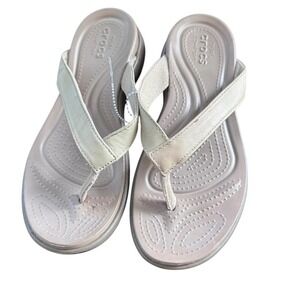 Crocs Dual Comfort Flip Flop Sandals Womens Size 7 Beige Champagne Thong Sandals